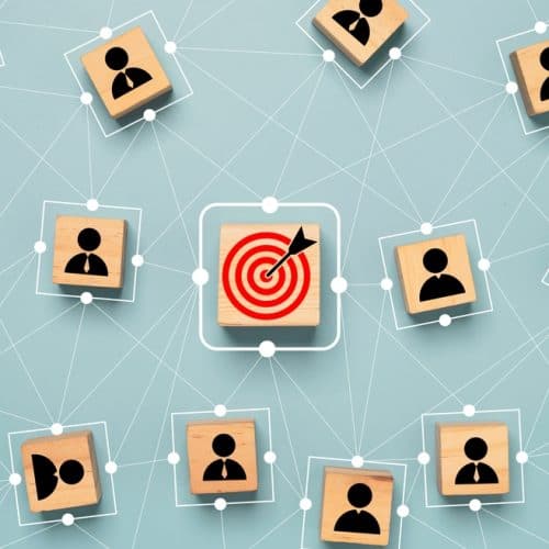 Red,Dartboard,And,Black,Arrow,Connection,Linkage,With,Human,Icon