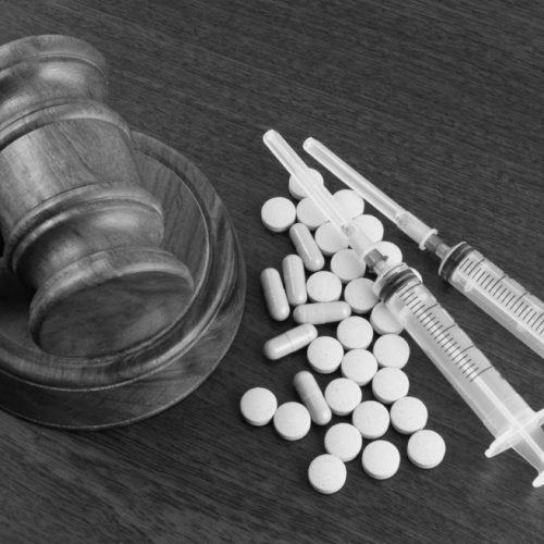 Narcotics,Concept,,Judge's,Gavel,With,Drugs,And,Syringes,On,Wooden