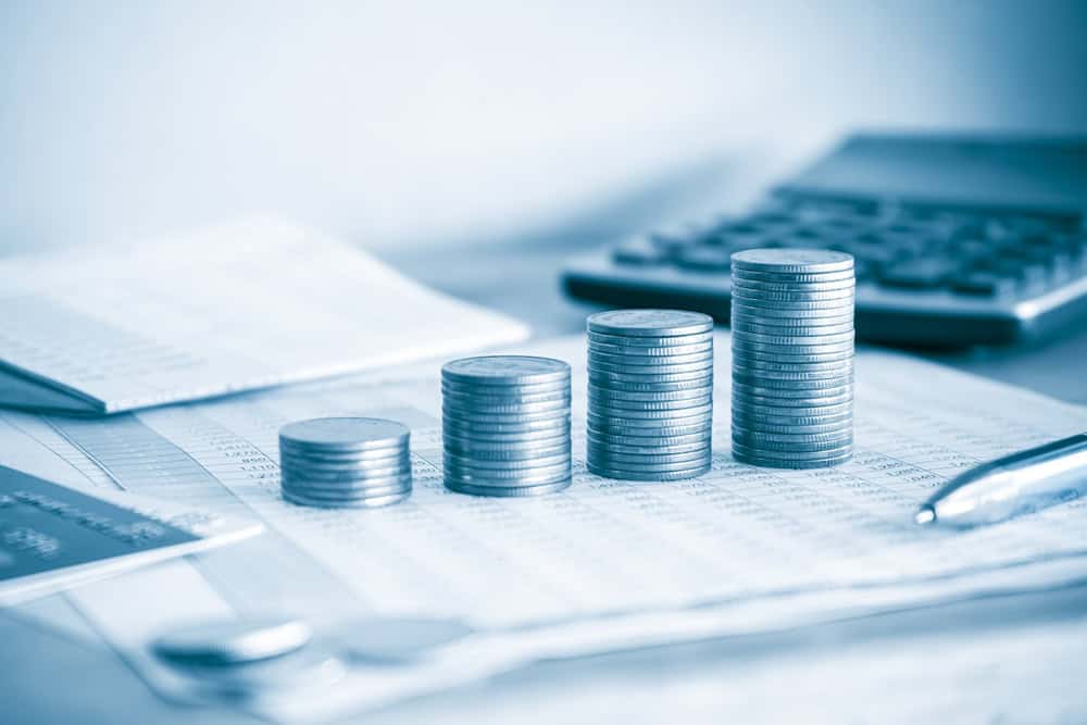 Stack,Of,Money,Coin,On,Accounting,Sheet,,Pen,And,Credit