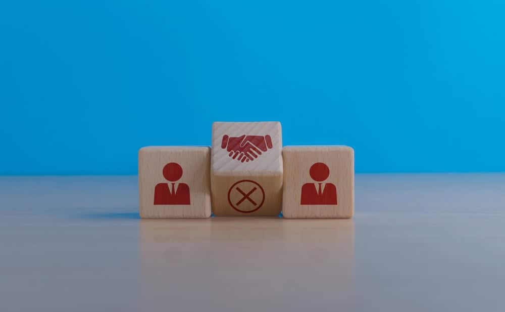 Merger,,Collaboration,,Businessmen,Shaking,Hands,To,Make,A,Deal