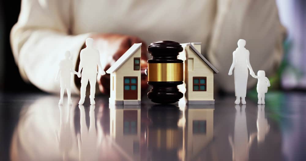 Divorce,Attorney,Presenting,Case,In,Courtroom,With,Judge,,Custody,Battle